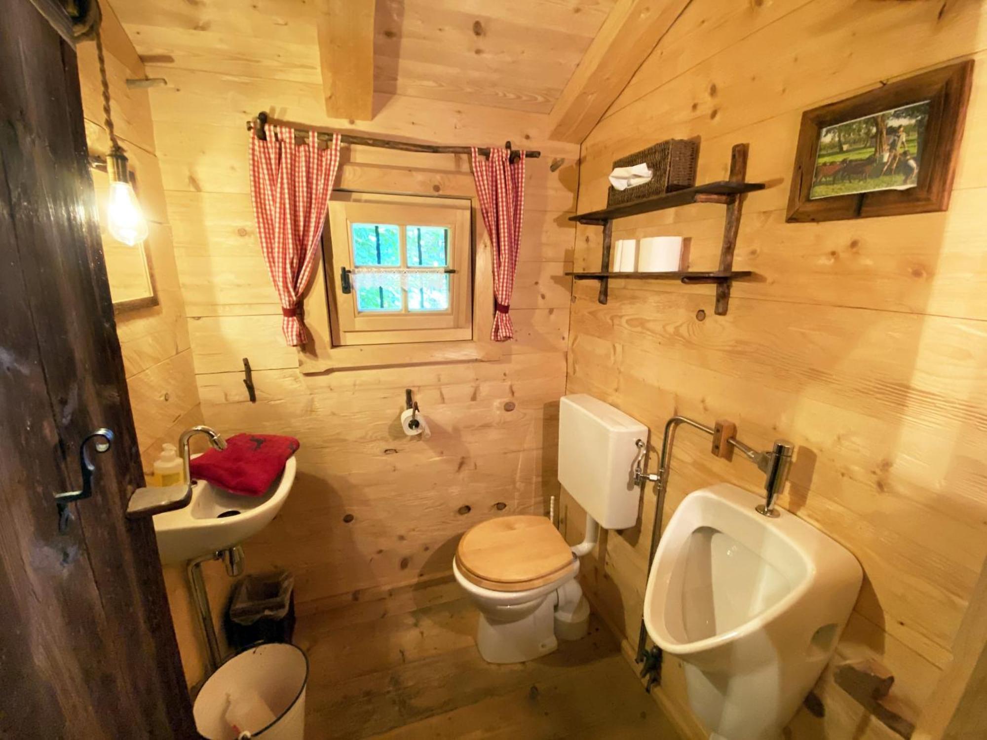 Eco Friendly Chalet Near The Lake In Asten Tittmoning Bagian luar foto